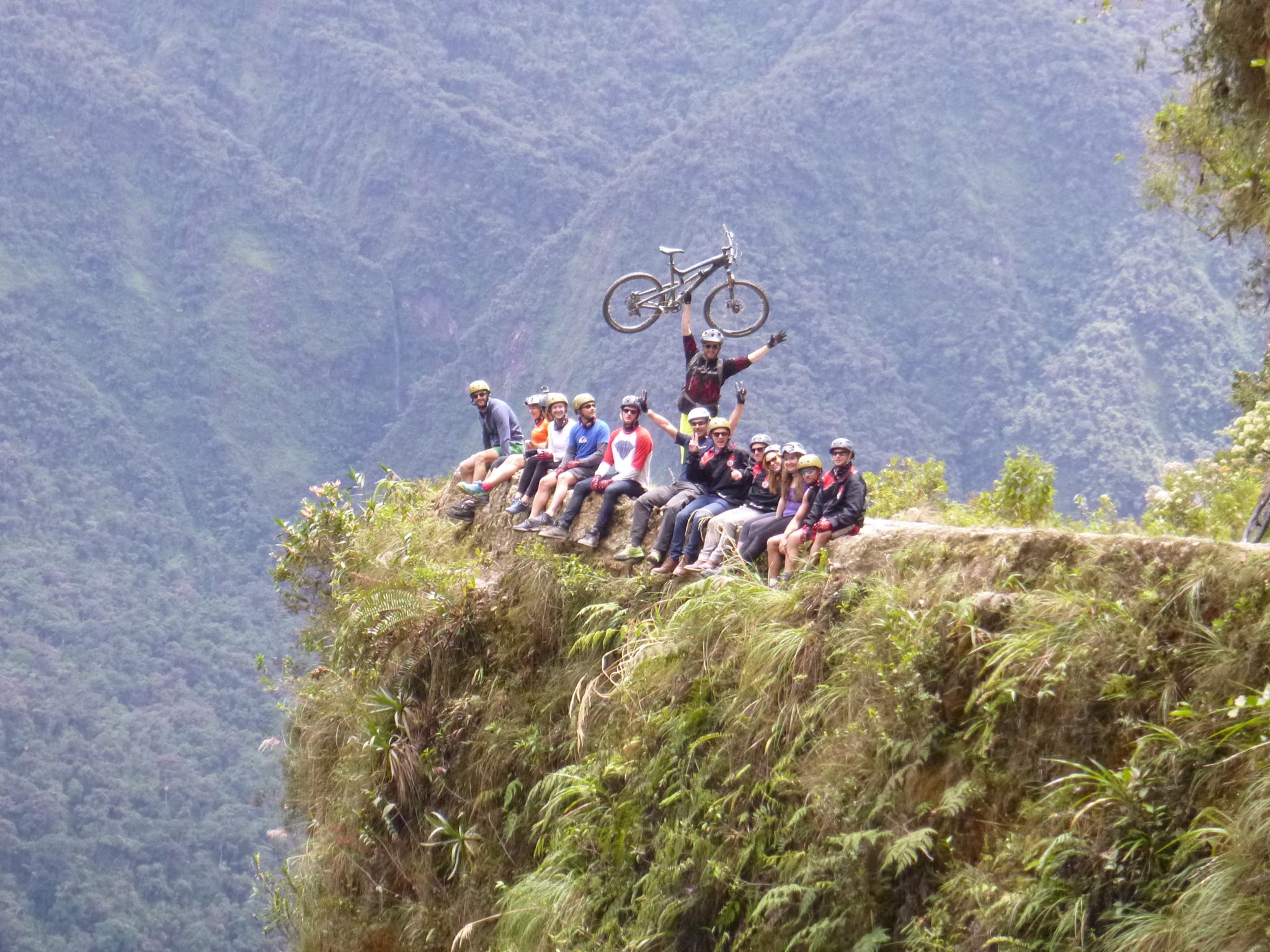 bolivia death road bike tour