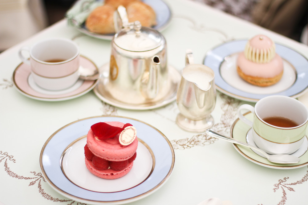 Ladurée Champs Elysées