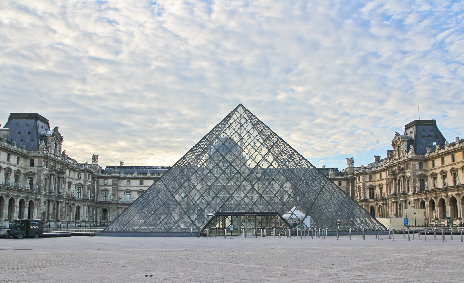 Paris Neighbourhood Guide: The Avenue des Champs-Elysées