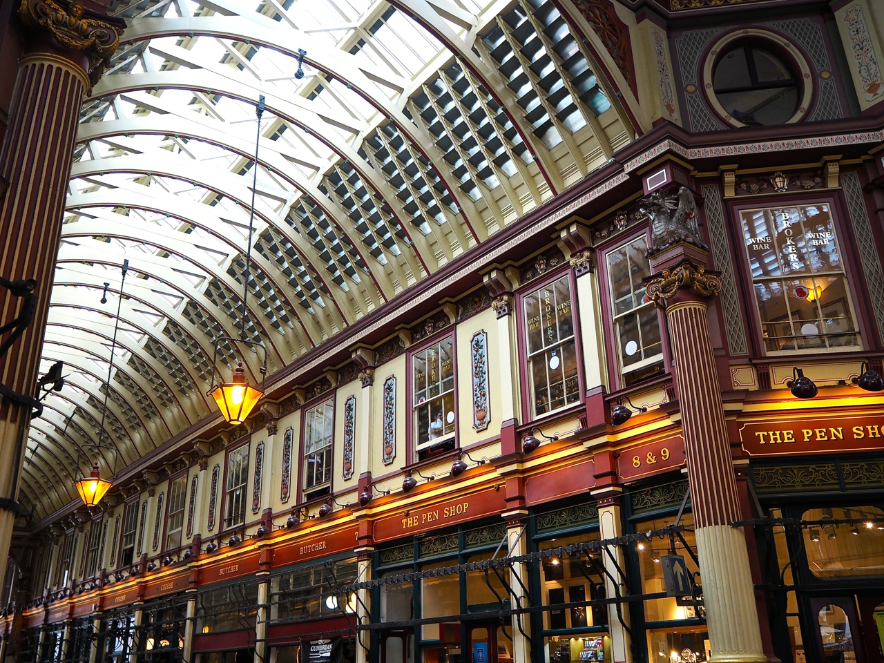 Списки в лондоне. Harry Potter locations. Harry Potter in London location. Harry Potter Museum in London. Made in b London.