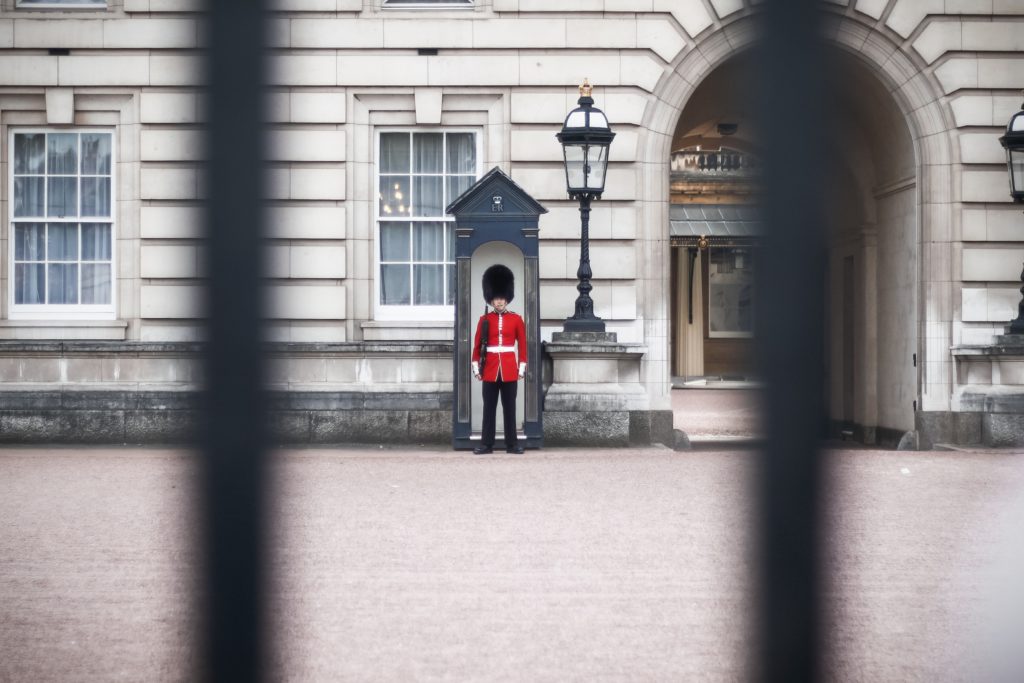 Buckingham Palace London | WORLD OF WANDERLUST