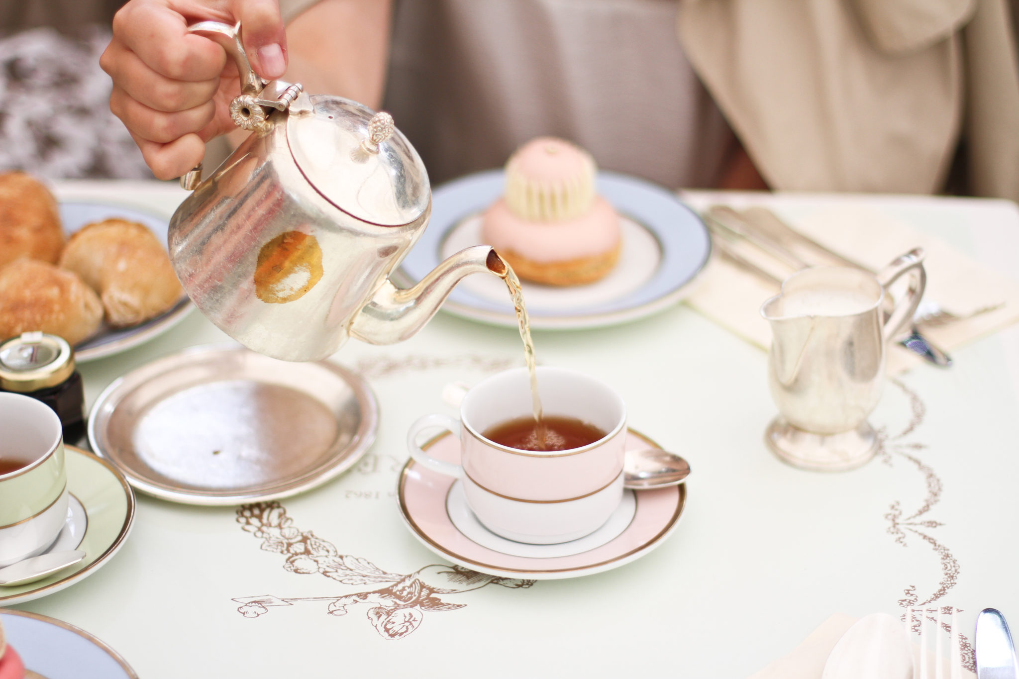 The 6 Best Afternoon Teas in Paris