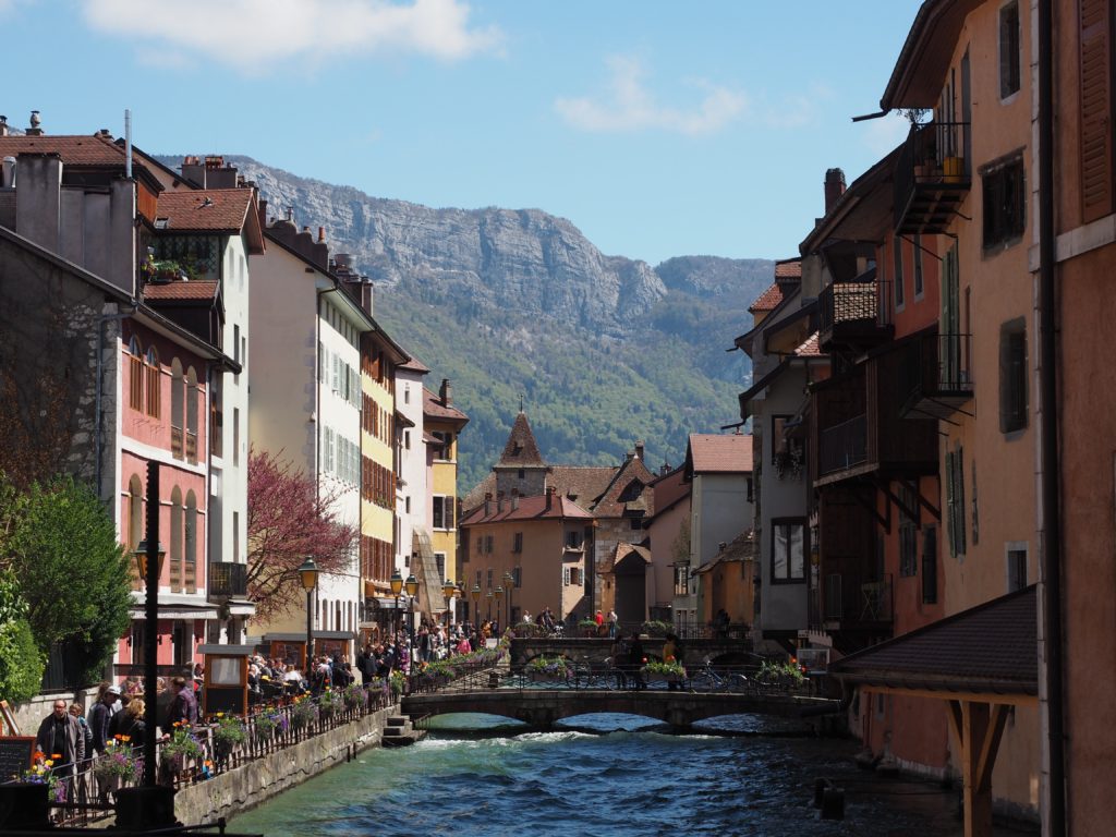 Annecy, Francia |  Mundo de pasión por los viajes