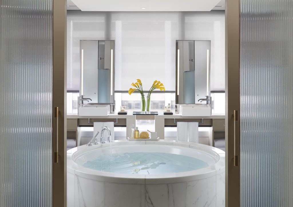 LMHKG Redesigned L900 Landmark Suite Bathroom - Landscape