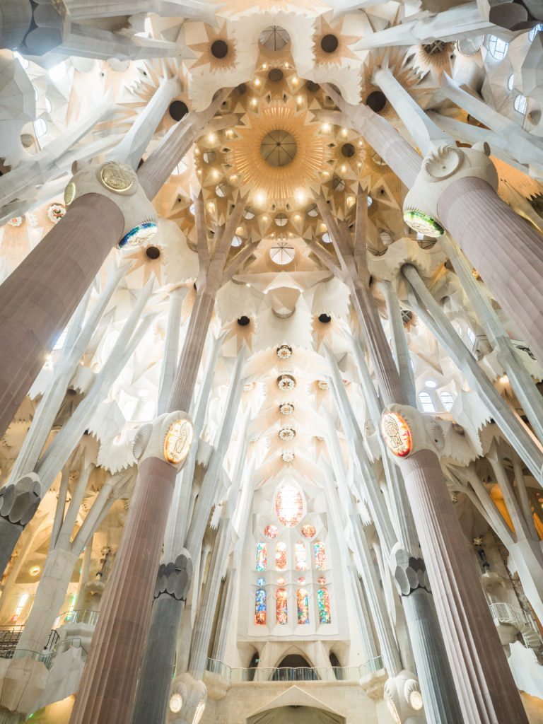 Arquitectura de Gaudí en Barcelona España | MUNDO DE WANDERLUST