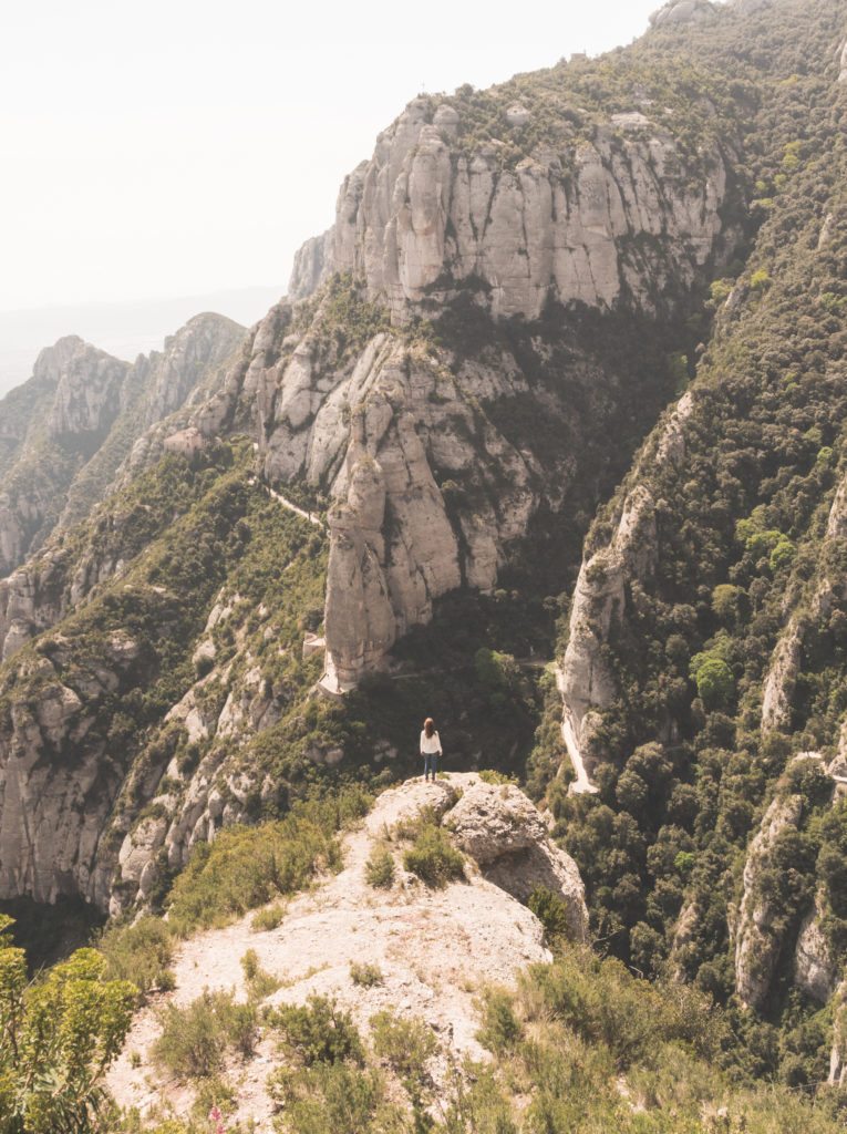 Excursión de un día a Barcelona a Montserrat |  MUNDO DE WANDERLUST