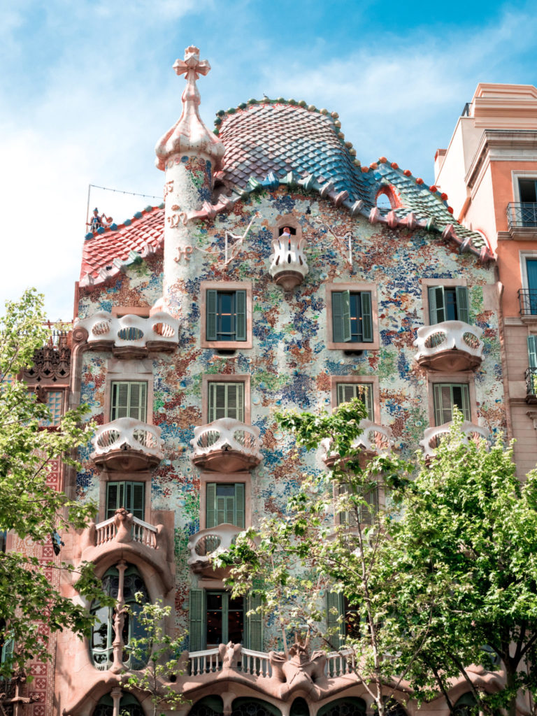 Arquitectura de Gaudí en Barcelona España | MUNDO DE WANDERLUST