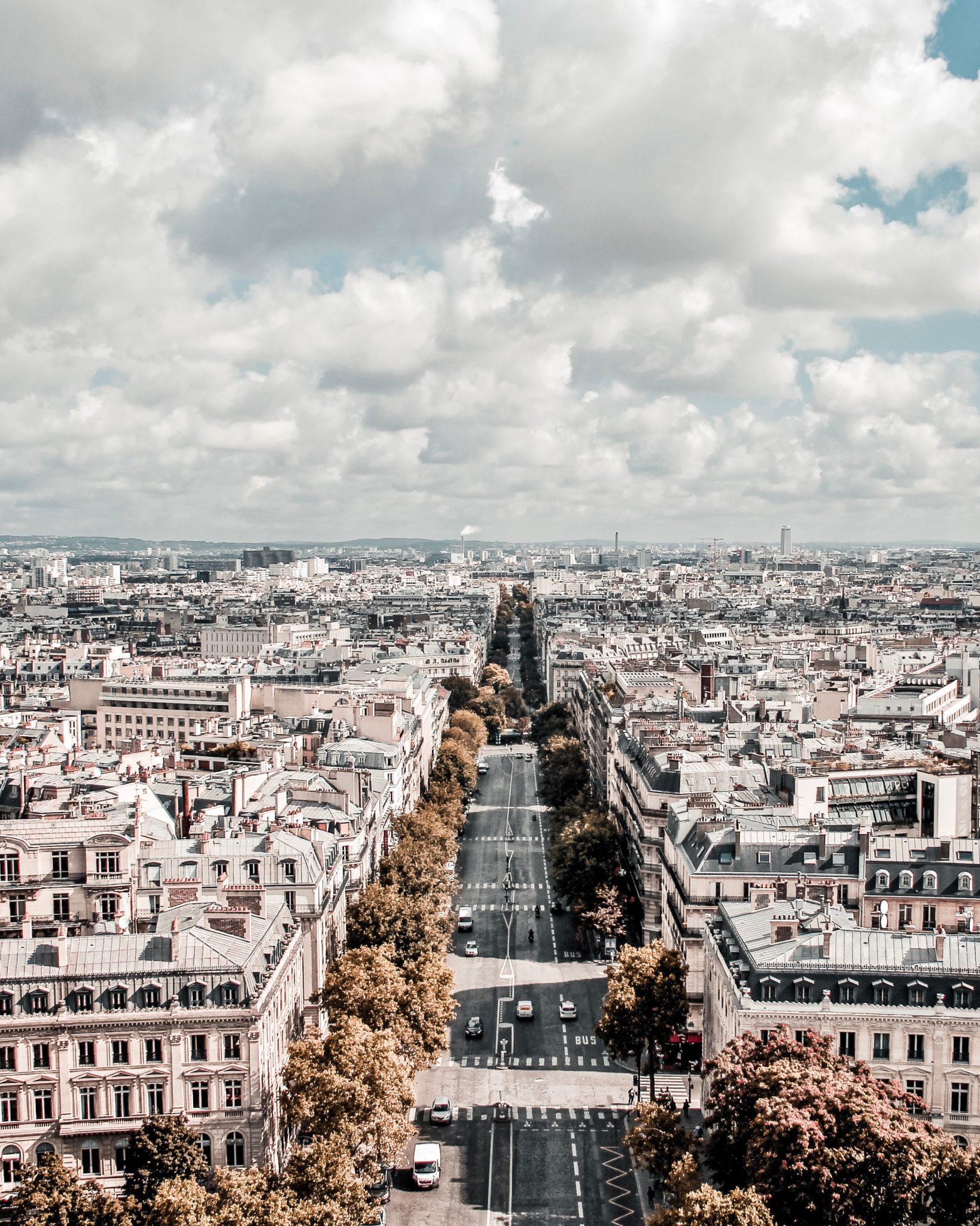 Paris Neighbourhood Guide: The Avenue des Champs-Elysées