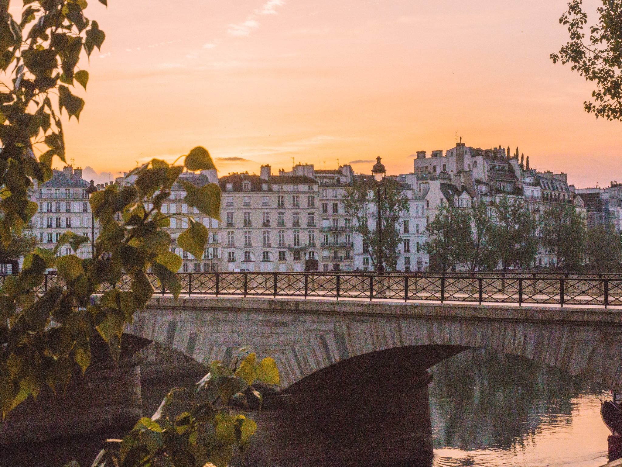 Brooke Saward en París |  MUNDO DE WANDERLUST