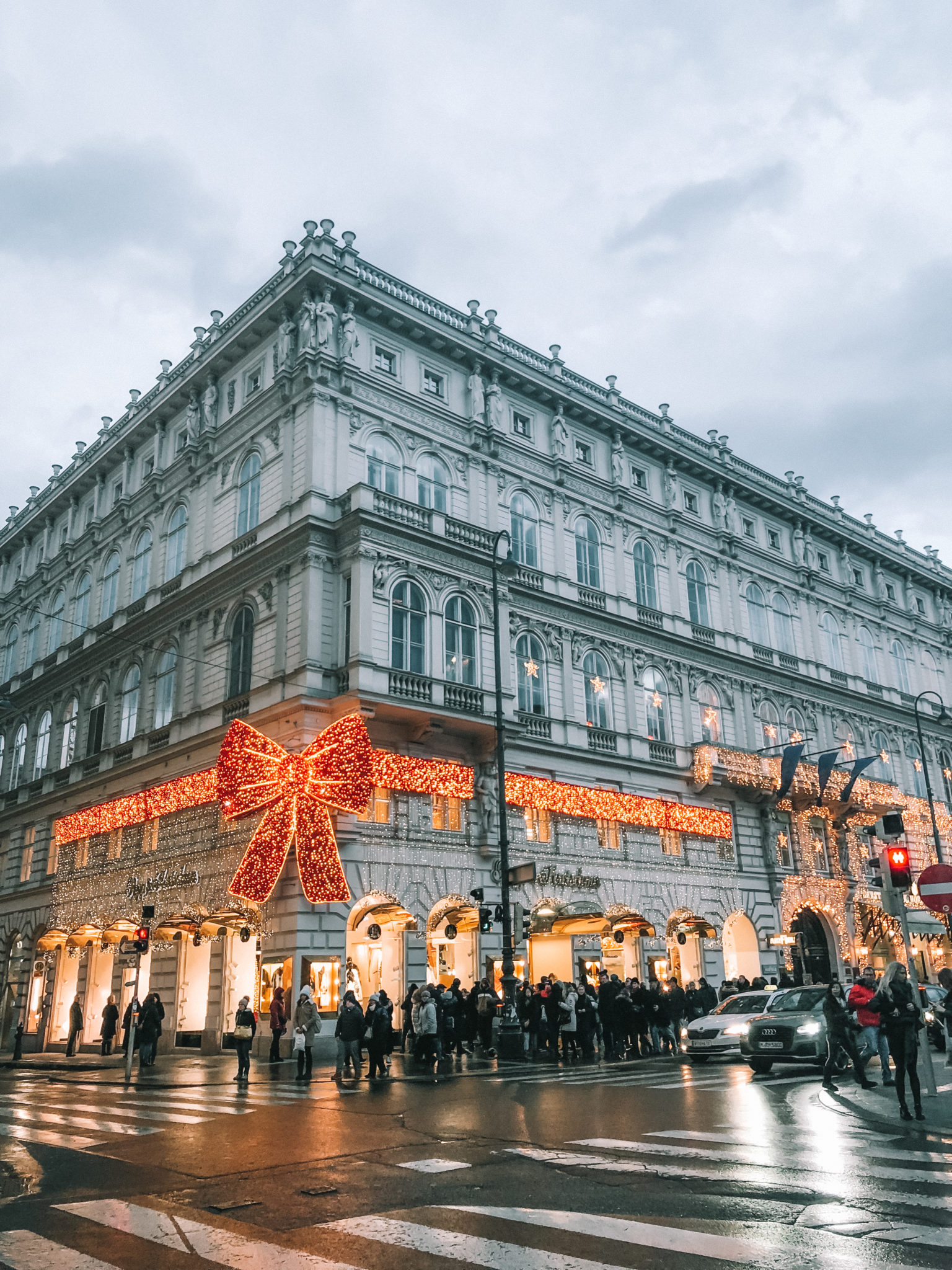 Christmas in Vienna Things to Do | WORLD OF WANDERLUST