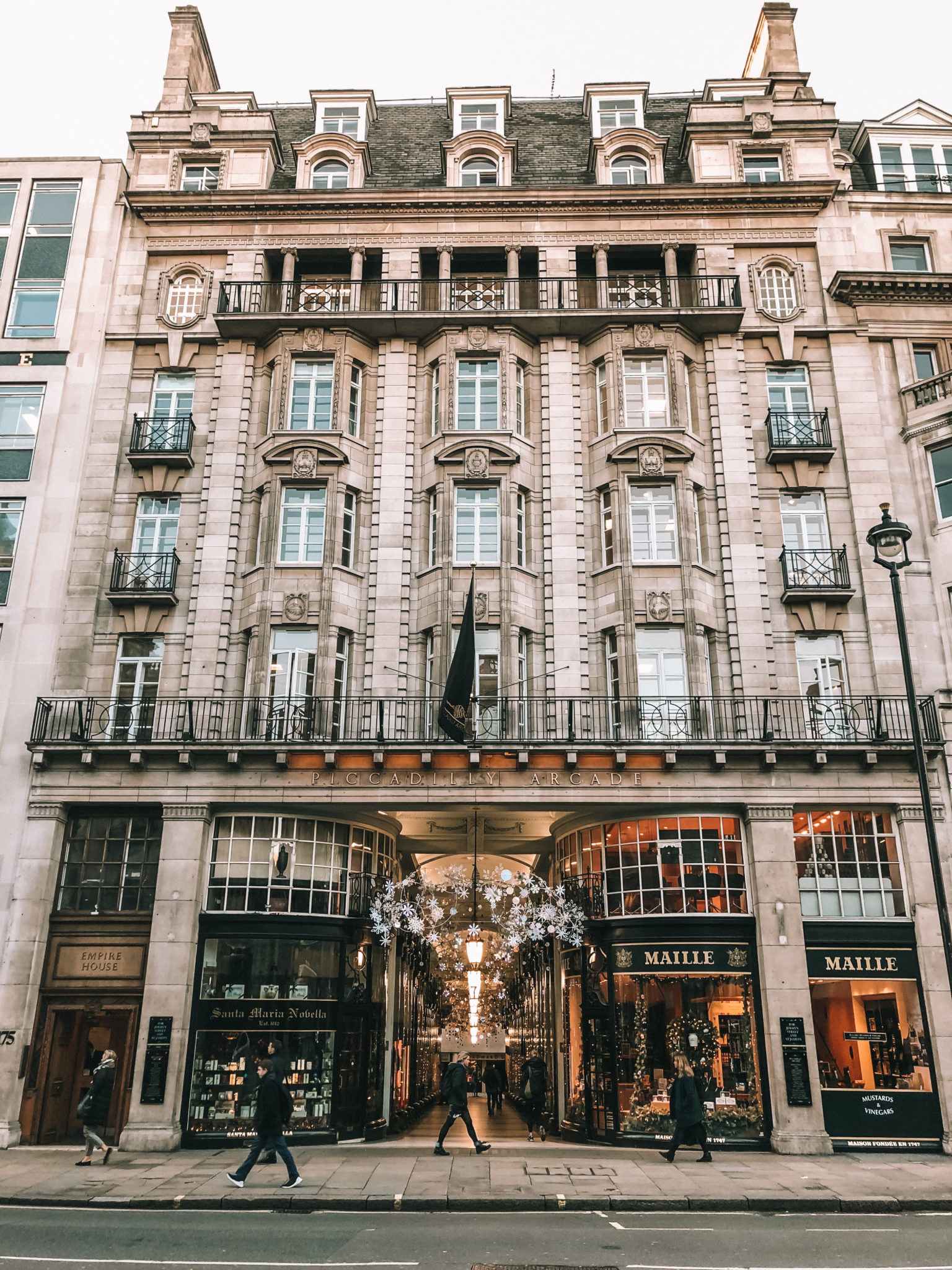 London at Christmas | WORLD OF WANDERLUST